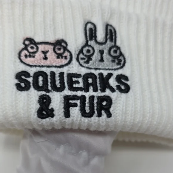 Squeaks & Fur Ribbed Knit Beanie 🤍 Animal Logo Winter Hat EUC - Picture 5 of 7